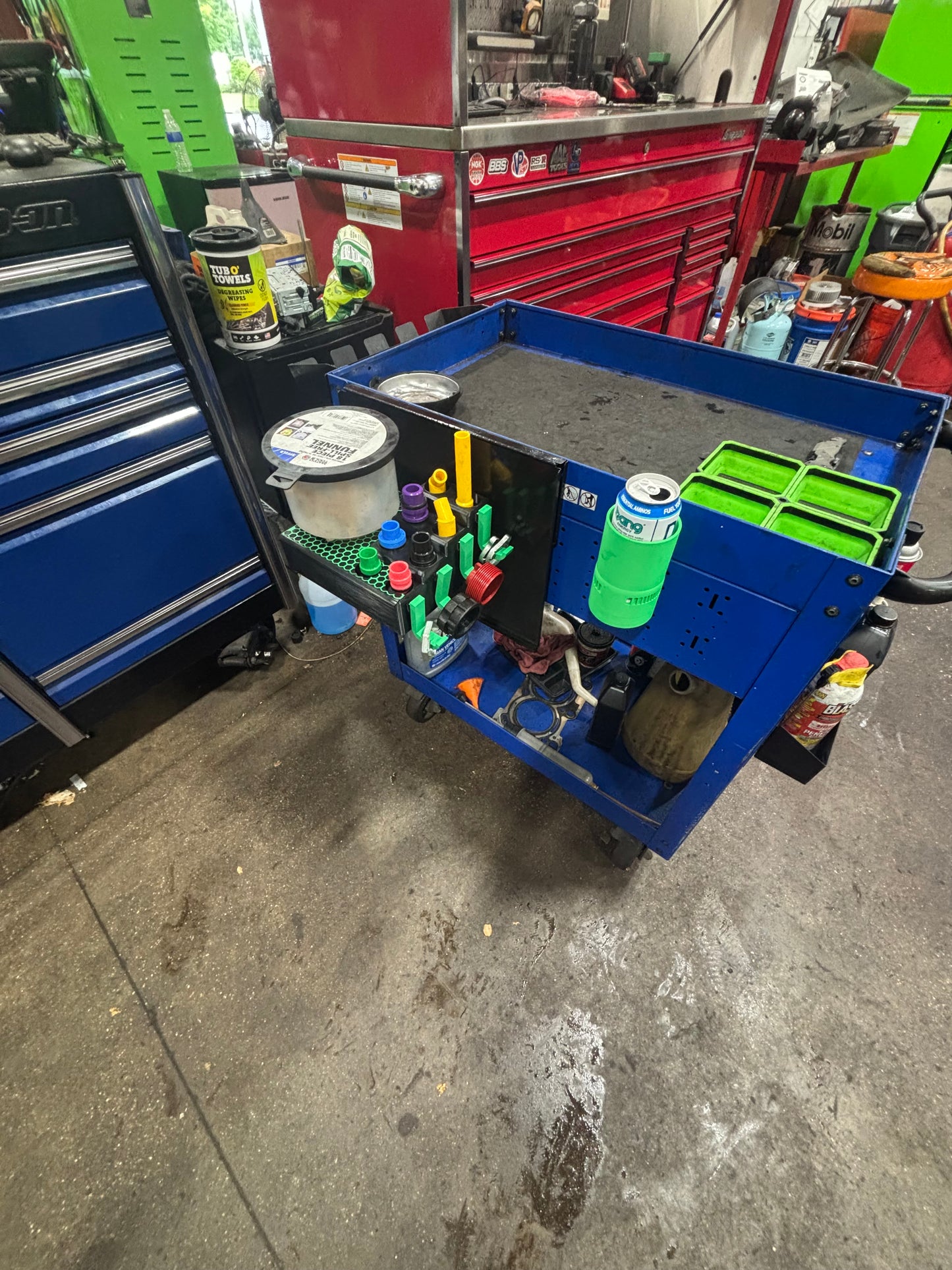 Coolant funnel kit holder
